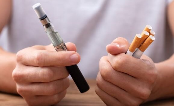 Vape vs Rokok : Perbandingnya dan bahaya bagi Kesehatan/RS.Pondok Indah. 