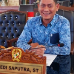 Edi Saputra ST Duduk