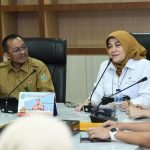 Kepala Dinas Komunikasi dan Informasi (Kominfo) Sumut Ilyas Sitorus saat konferensi Pers bersama Branch Manage Anne Roosfianti  Distribution Head 1 Bank Mandiri Taspen Tiara Mayasari, Branch Manager Taspen Medan Davit Meringgo, dan Business Control Taspen Medan Azhar 