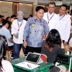 Penjabat (Pj) Gubernur Sumatera Utara (Sumut) Hassanudin meninjau Penyelenggaraan Ujian Mandiri sistem Computer Based Test (CBT) untuk masuk ke Universitas Gajah Mada (UGM) Tahun 2024 di Aula Raja Inal Siregar Kantor Gubernur Sumut