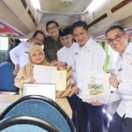 Penjabat (Pj) Gubernur Sumatera Utara (Sumut) Hassanudin meluncurkan Pelayanan Perizinan Bergerak (mobile service) yang berbentuk bus di halaman Istana Maimon, Jalan Brigjend Katamso Medan, Rabu (15/05/2024). 