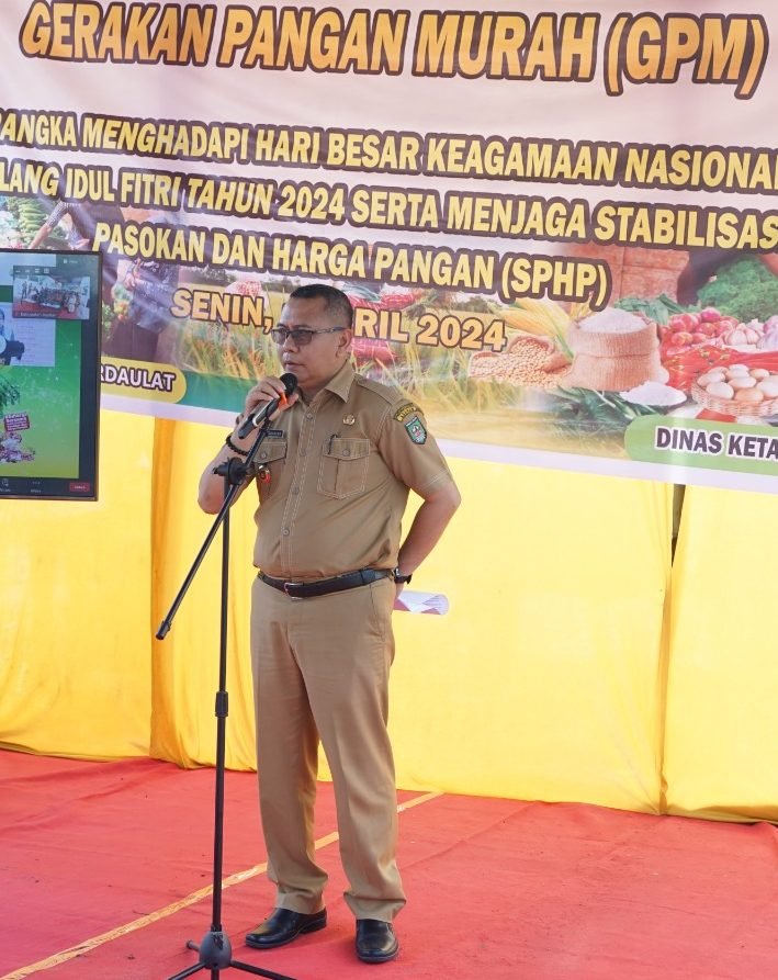 Sekretaris Daerah Kabupaten Asahan Drs John Hardi Nasution, berikan sambutan dalam apel siaga Hari Besar Kegamaan Nasional (HBKN)  
