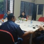 Bakal Calon Gubernur Sumatera  Utara Dr Drs Nikson Nababan (berkemeja hitam) , bersilaturahmi dengan Ketum SMSI Pusat Firdaus didampingi Sekjen M Nasir  di Kantor SMSI Jalan Veteran II Jakpus, Rabu (19/6/2024).