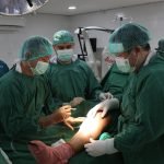 Para doker sedang melaksanakan operasi