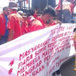 PBB Massa Ormas PBB gelar aksi demo damai di depan mako Polres Pelabuhan Belawan.