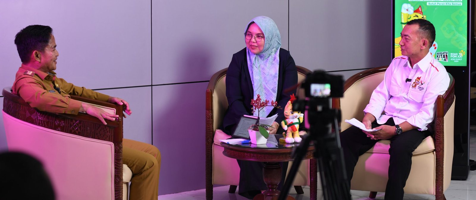 Pj Gubernur Sumatera Utara (Sumut) Hassanudin saat diwawancara oleh Tim Redaksi Website PON Sumut 2024 di lantai 10 Kantor Gubernur Sumut.