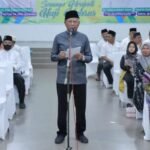 Bupati Asahan H Surya, berikan kata sambutan dalam  acara pelepasan  keberangkatan Jama'ah Calon Haji Asal Kabupaten Asahan