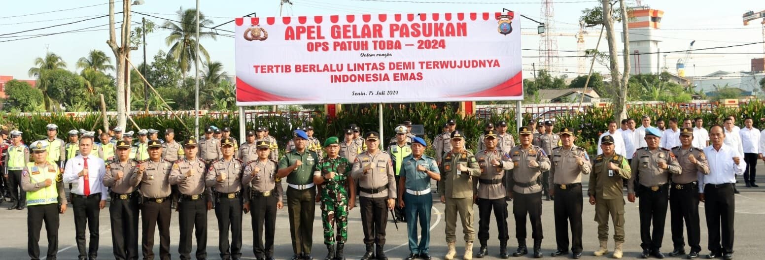 Kapolres Pelabuhan Belawan AKBP Janton Silaban pimpin apel pasukan Operasi patuh Toba 2024.