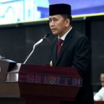 Pj Gubernur Sumatera Utara (Sumut) Agus Fatoni saat menyampaikan Penjelasan Terhadap Ranperda Tentang Pertanggungjawaban Pelaksanaan APBD Provinsi Sumatera Utara Tahun Anggaran 2023 di ruang Rapat Paripurna DPRD Sumut