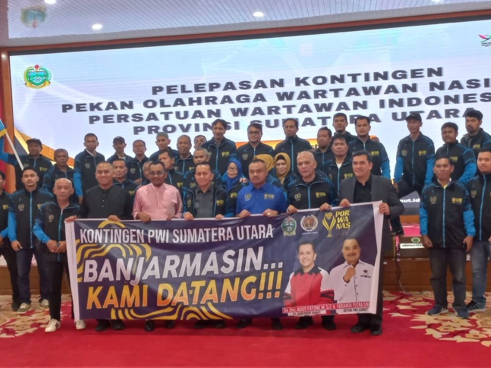 Kontingan PORWANAS PWI Sumatera Utara diadikan bersama Penjabat (Pj) Gubernur Sumatera Utara, Agus Fatoni,