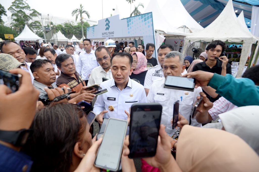 Pj Gubernur Sumatera Utara (Sumut) Agus Fatoni membuka secara resmi North Sumatera Innovation Forum 2024 di lapangan parkir Kantor Gubernur Sumut.