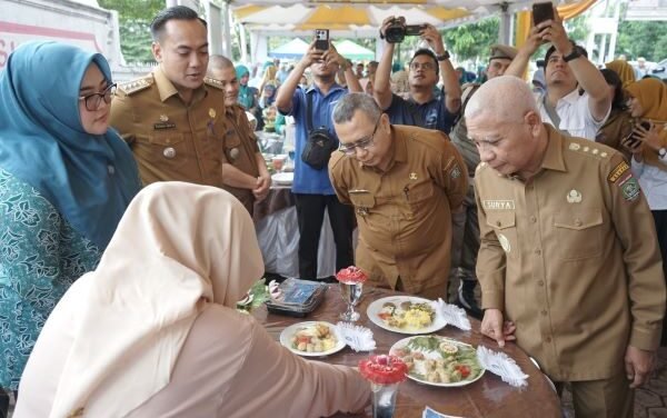 Surya amati hidangan Menu Beragam, Bergizi, Seimbang dan Aman di salah satu stand.