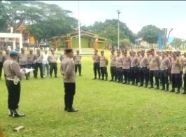 Kapolres Binjai AKBP Bambang C Utomo SH S.IK M.Si di wakili oleh Kabag Ops Kompol Polin Benhoad Damanik SH saat memberikan arahan kepada personil Polres Binjai.