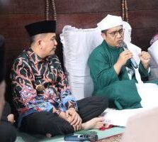 Penjabat (Pj) Gubernur Sumatera Utara (Sumut) Agus Fatoni silaturahmi dengan Tuan Guru Babussalam Syekh Zikmal Fuad di Desa Besilam, Kecamatan Padang Tualang, Kabupaten Langkat, Kamis (3/10/2024).