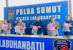 Kapolres Labuhanbatu AKBP Bennard Leonardo Malau SIK SH MH saat melakukan siaran pers di Mapolres Labuhanbatu. Selasa (08/10/2024). 