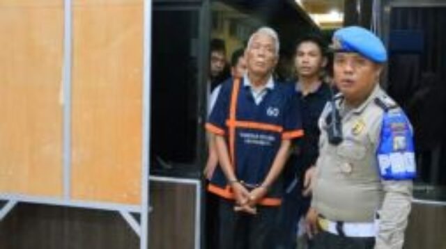 FS saat berada di Kantor Polisi Polres Labuhanbatu beberapa waktu lalu.