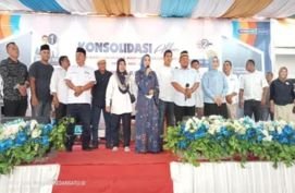  dr Maya didampingi H Jamri  bersama warga Kecamatan Bilah Hulu. 