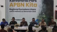 Kepala Perwakilan Kemenkeu Sumut yang juga menjabat sebagai Kepala Kanwil DJP Sumut I, Arridel Mindra (tiga kiri) pada pemaparan APBN Kita Regional Sumut untuk realisasi sampai November 2024 di Gedung Keuangan Negara 