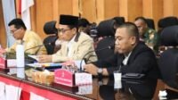 Ketua sementara DPRD Kabupaten Batu Bara (tengah) pimpin sidang Paripurna DPRD tetapkan 6 Fraksi