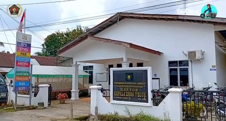 Kantor Kepala Desa Teluk