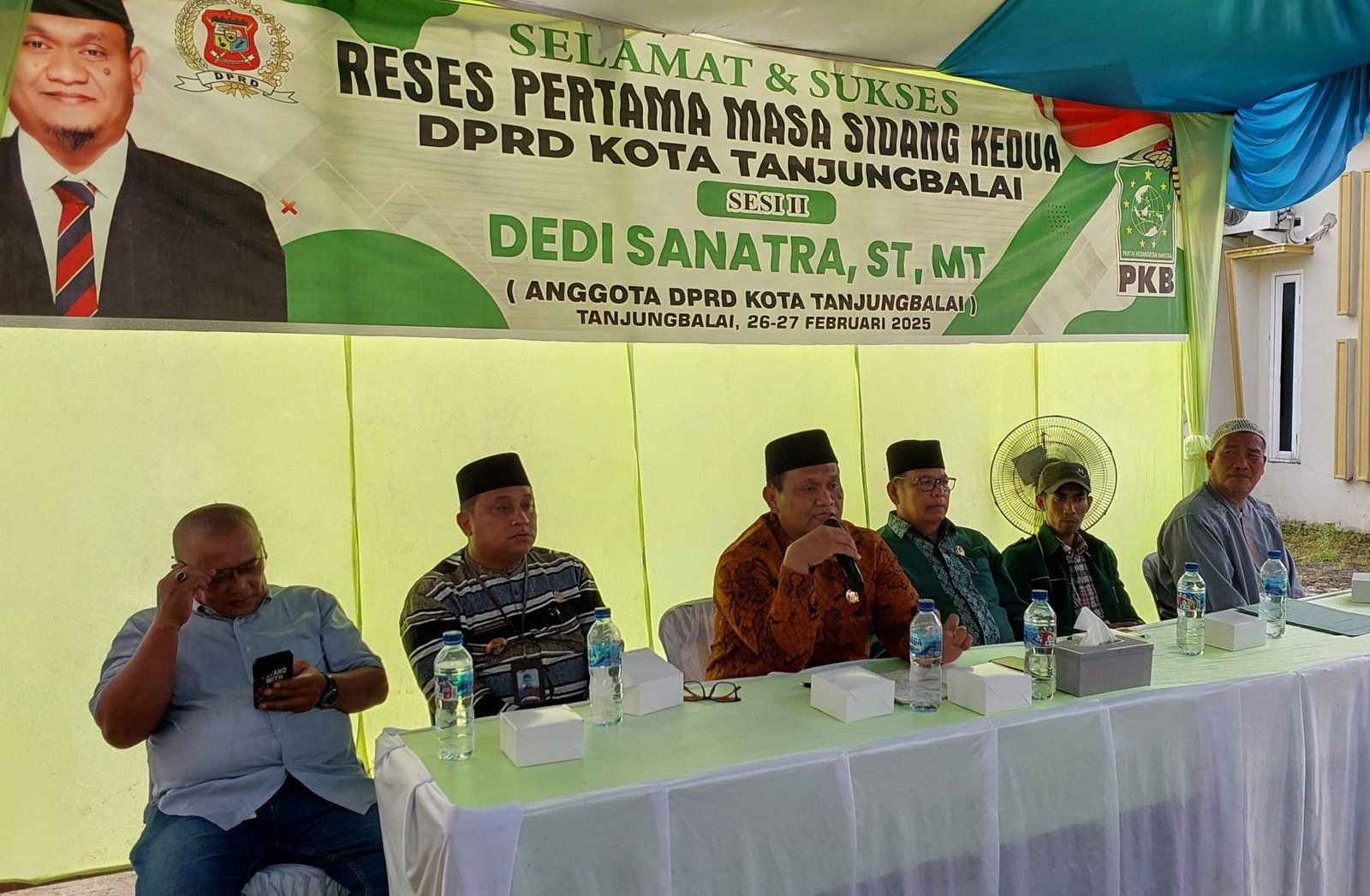 Dedi Sanatra saat menyampaikan paparannya dalam kegiatan reses