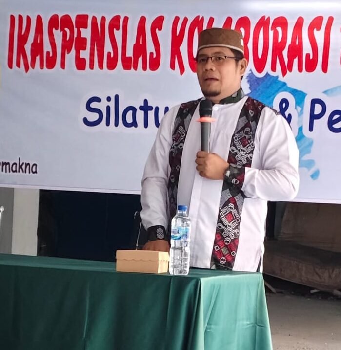 Ustadz Ishak Sanjaya saat memberikan Tausyah