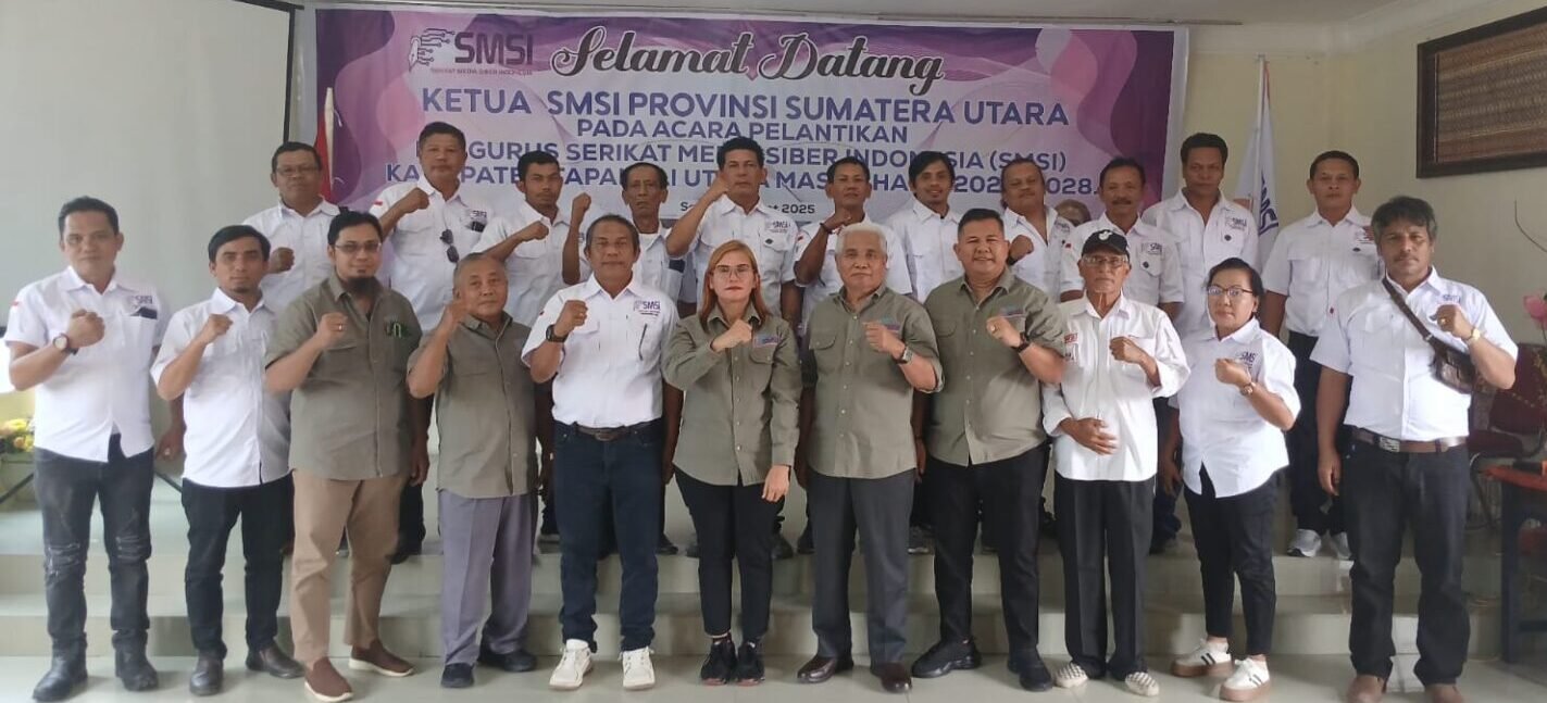 Pengurus SMSI Tapanuli Utara, diabadikan bersama Pengurus SMSI Sumut, usai pelantikan.