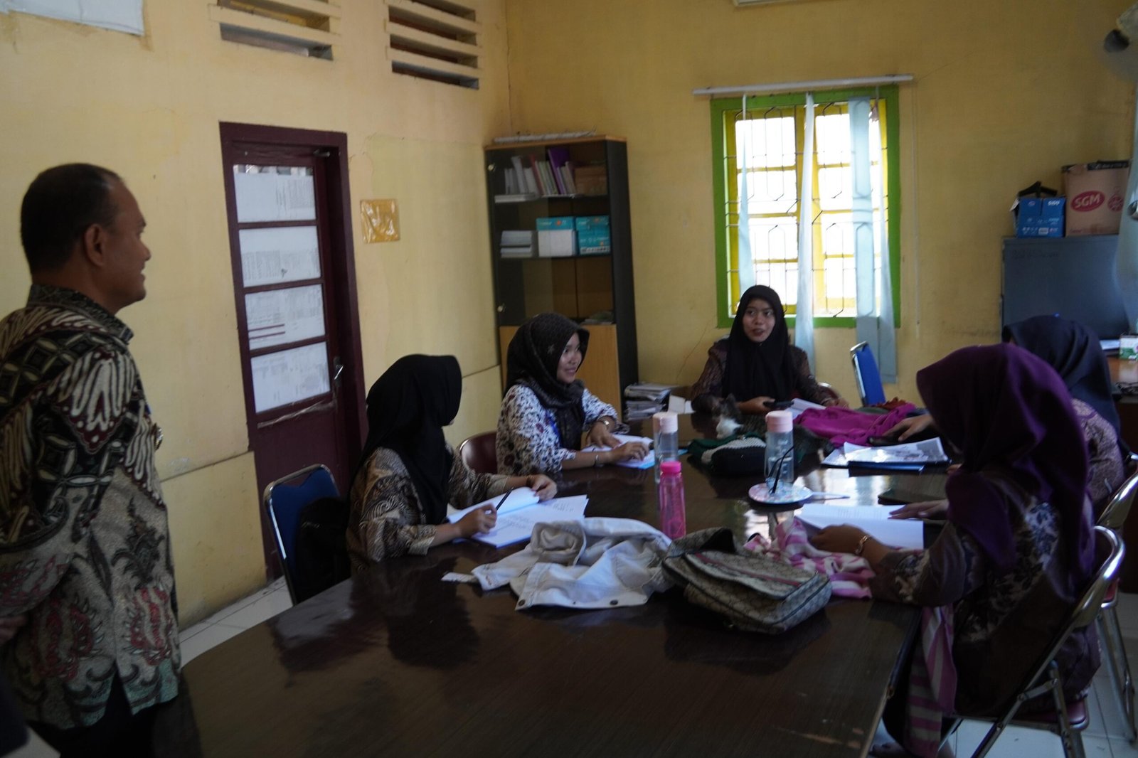 Wali Kota Tanjung Balai Mahyaruddin Salim tinjau lokasi salah satu ruangan kantor ASN Dinas Perikanan Tanjung Balai.