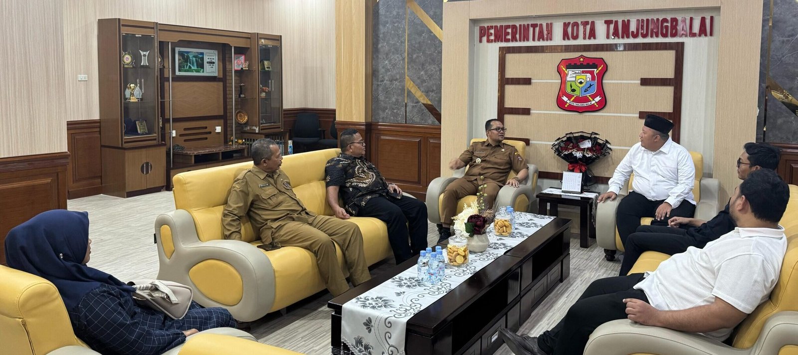 Muhammad Fadly Abdina saat menerima kunjungan tenaga ahli Kementan RI, R Sonny Soerojo.