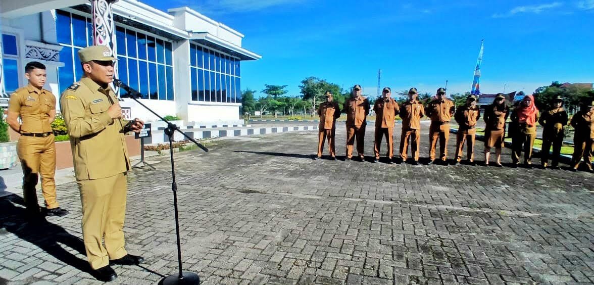 Wakil Bupati Simalungun saat pimpin Apel pagi.