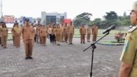 Bupati Simalungun Anton Achmad Saragih saat pimpin apel pagi. 