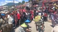 Aksi demo Tutup TPL di Toba dan Tapanuli Utara *