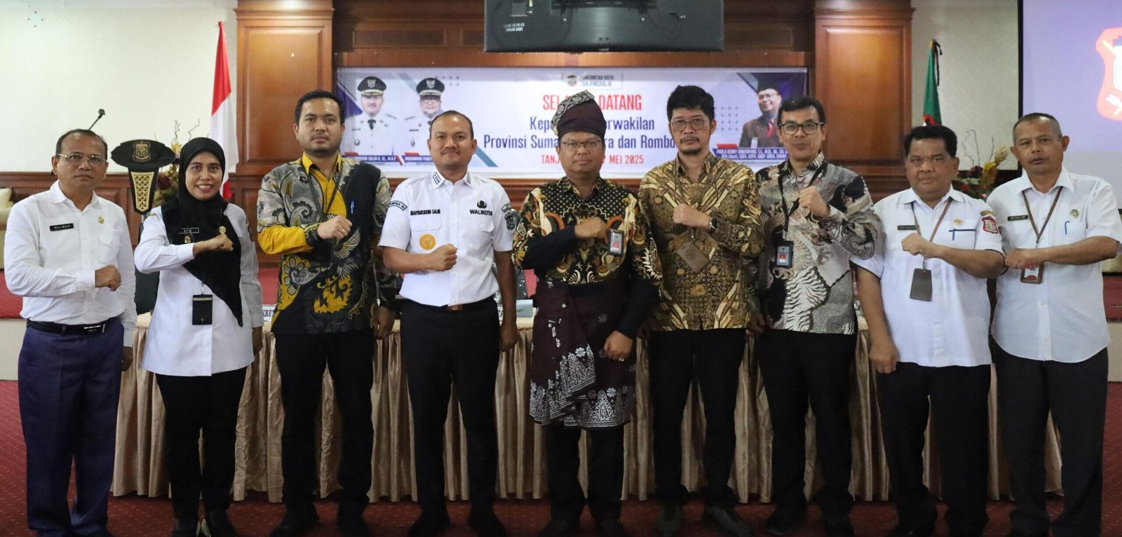 Wali Kota Tanjung Balai Mahyaruddin foto bersama Kepala Perwakilan BPK RI Perwakilan Sumut Paula Henry.