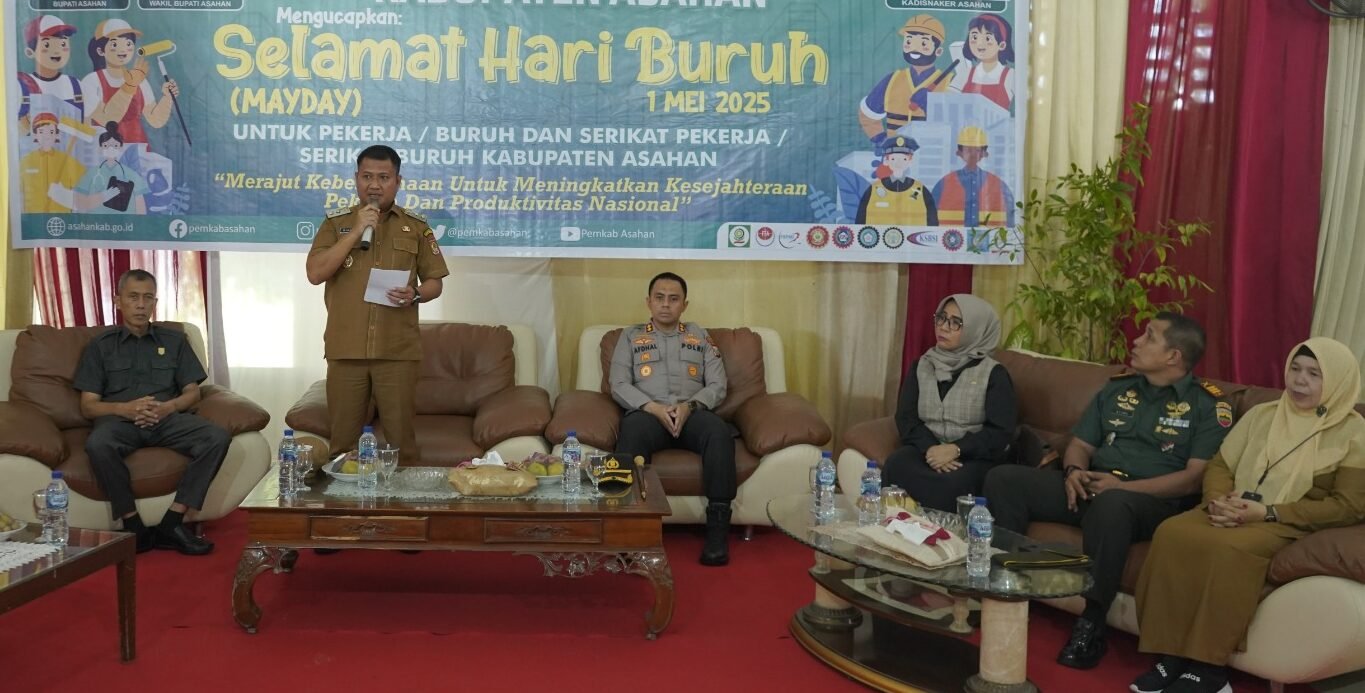 Rianto sampaikan kata sambutan dalam acara silaturahmi bersama Pimpinan Perusahan dan Serikat Pekerja/Buruh se-Kabupaten Asahan.
