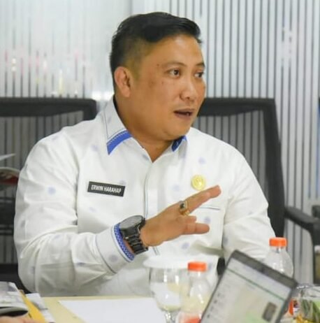 Sekda Tapteng Dr.Erwin Hotmansah Harahap, S.STP, MM saat menjelaskan kepada wartawan terkait pelelangan aset BMD Tapteng.