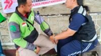 Polres Pematangsiantar melalui Si Dokkes saat lakukan pemeriksaan kesehatan gratis bagi para pengemudi Ojek Online.
