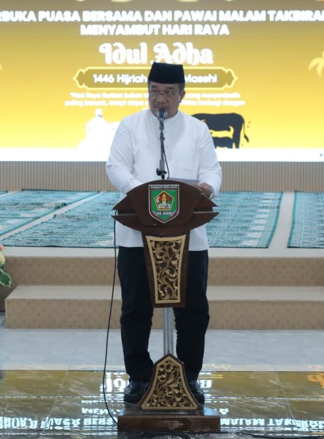 Taufik Zainal Abidin sampaikan kata sambutan diacara Buka Puasa Bersama dan Pawai Takbiran Hari Raya Idul Adha 1446 H