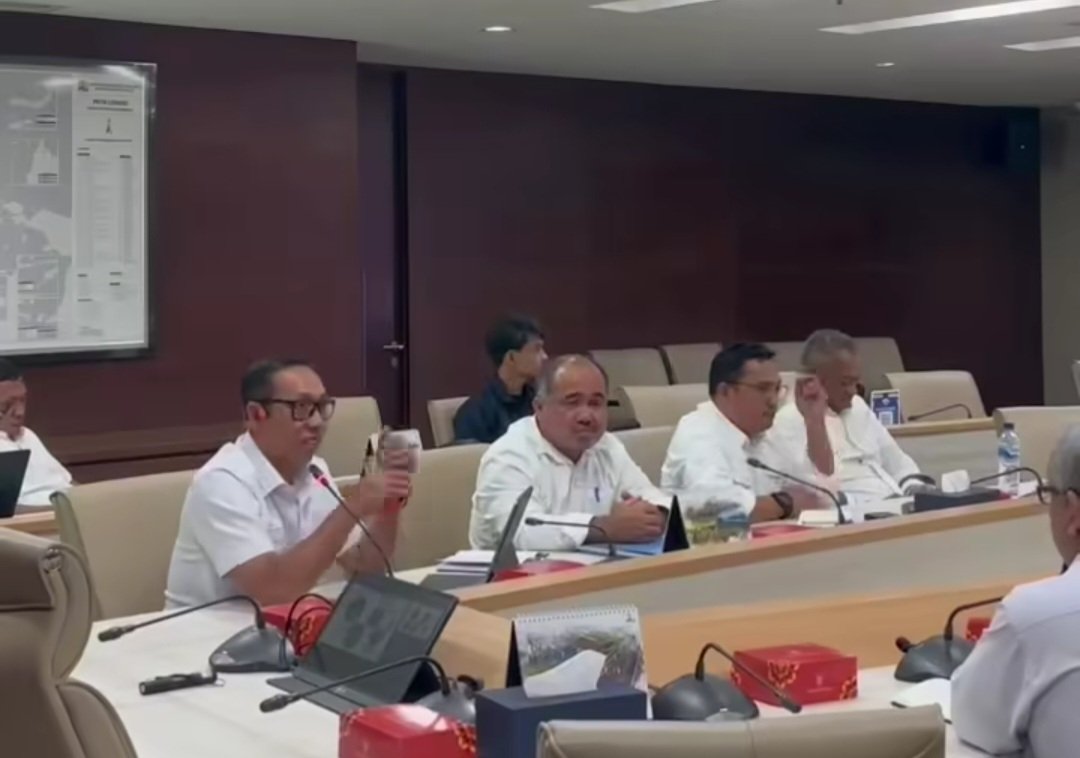 Bupati Taput JTP Hutabarat saat memaparkan usulan di Kementerian PU di Jakarta