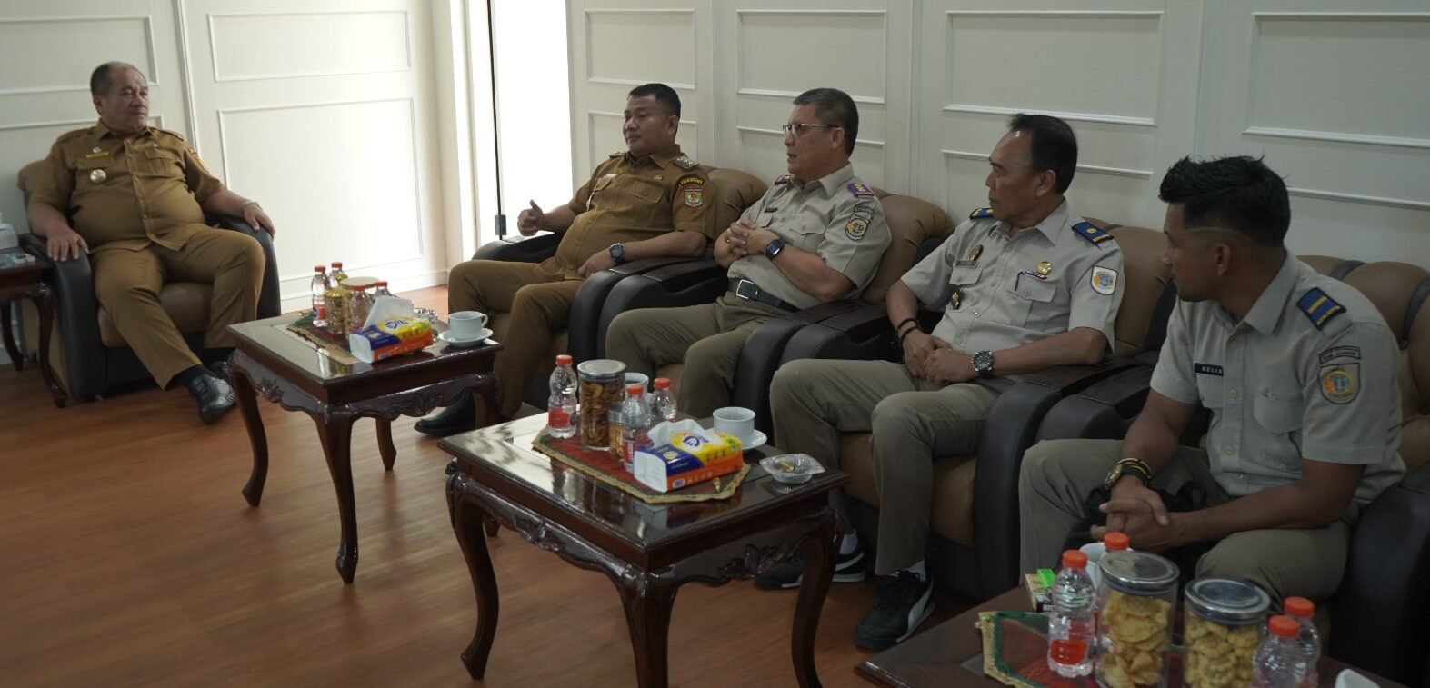 Zainal Abidin Siregar saat menerima kunjungan Kepala Kantor ATR/BPN Kabupaten Asahan.