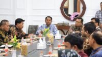 Suasana kegiatan rapat yang berlangsung di ruang kerja Bupati, Komplek Kantor Bupati Sergai, Sei Rampah,