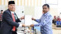 Bupati Serdang Bedagai menyerahkan nota pengantar Rancangan Peraturan Daerah (Ranperda) tentang Rencana Pembangunan Jangka Menengah Daerah (RPJMD) Kabupaten Serdang Bedagai Tahun 2025–2029 dalam rapat paripurna bersama DPRD Sergai