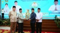 Wakil Gubernur Sumut, Surya resmi menutup Seleksi Tilawatil Qur'an dan Hadits (STQH) XIX Tingkat Provinsi Sumut  yang diselenggarakan di Aula Raja Inal Siregar, lantai 2 Kantor Gubernur Sumut, Jalan Diponegoro No. 30, Medan, Senin Malam (16/6/2025). Wakil Gubernur Sumut juga menyerahkan hadiah secara langsung kepada Para Pemenang dari semua Golongan Lomba, dan juga menyerahkan Piala Juara Umum kepada Kafilah Kota Medan.