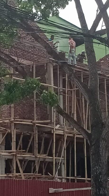 Pemko Medan melalui Satpol PP diminta tegas untuk merobohkan 1 unit 1 lantai bangunan dan pagar tanpa izin Persetujuan Bangunan Gedung (PBG) di Jl Perjuangan, Kelurahan Tanjung Rejo, Kecamatan Medan Sunggal.
