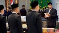 Gubsu saat melantik 60 pejabat administrator dan pengawas di Pemprovsu pada Jumat 4 Juli 2025