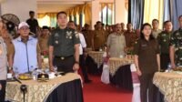 Bupati Tapteng Masinton Pasaribu, SH, MH bersama Forkopimda saat mengikuti acara Peluncuran Koperasi Merah Putih secara Virtual di GOR Serbaguna Pandan Tapteng.