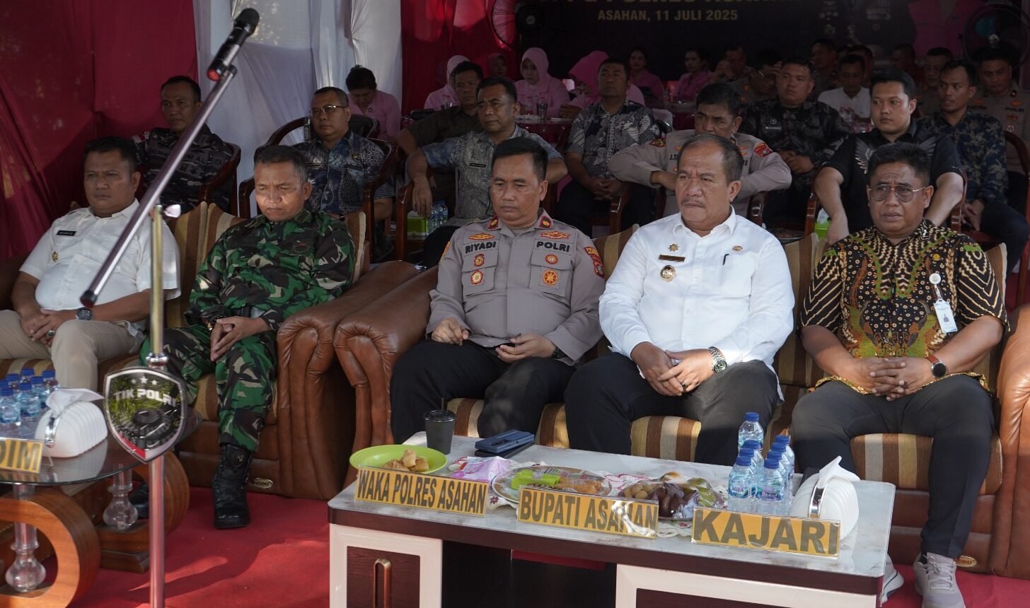 Forkopimda Asahan mendengarkan arahan Kapolri secara virtual dari Mapolda Sumatera Utara.