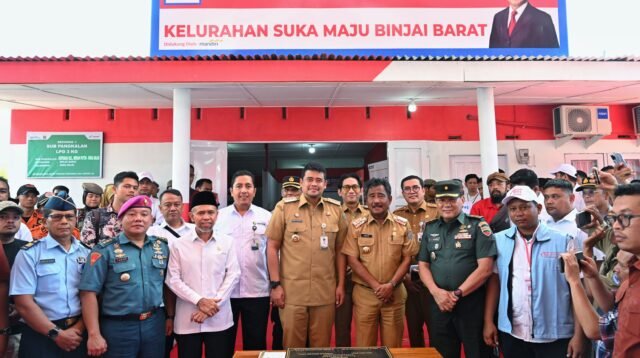 Gubernur Sumut Bobby Nasution bersama Walikota Binjai Amir Hamzah meresmikan Koperasi Merah Putih Kelurahan Suka Maju, Kecamatan Binjai Barat, Kota Binjai, Senin (21/7/2025). (Foto : Dinas Komunikasi dan Informatika Provinsi / Imam Syahputra).