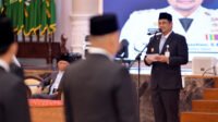 Gubernur Sumatera Utara (Sumut) Bobby Nasution melantik dan melakukan pengambilan sumpah/janji sejumlah Pejabat Administrator dan Pejabat Fungsional pada lingkungan Pemerintah Provinsi Sumut di Aula Raja Inal Siregar Lantai 2 Kantor Gubernur Sumut Jalan Diponegoro Kota Medan,
