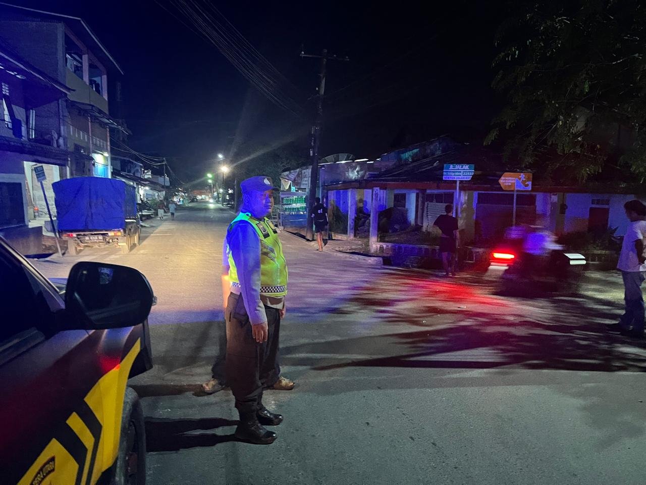 Personil Polsek Sibolga Selatan saat melaksanakan Patroli Dialogis dan Patroli Blue Light di jalan dan tempat-tempat rawan kejahatan dikawasan Polsek Sibolga Selatan.