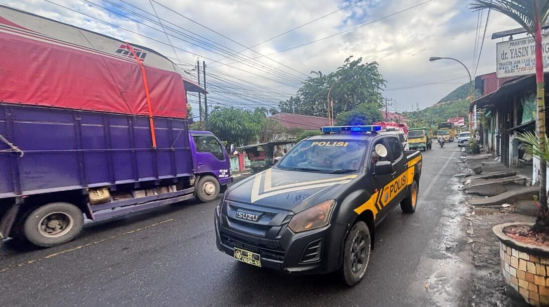 Sat Samapta Polres Sibolga saat melaksanakan Patroli Oi Dusanak di sepanjang jalan Kota Sibolga.